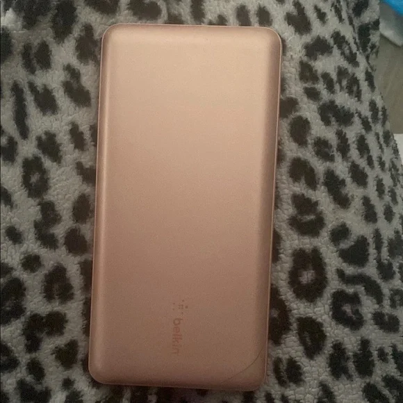 Belkin Rose Gold Power Bank - Picture 4 of 4